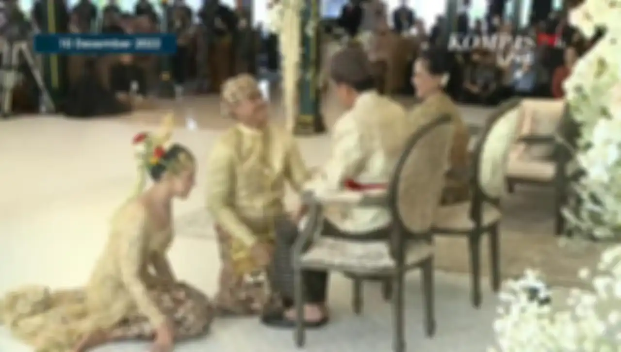 Momen tawa Kaesang Pangarep saat jalani prosesi sungkeman