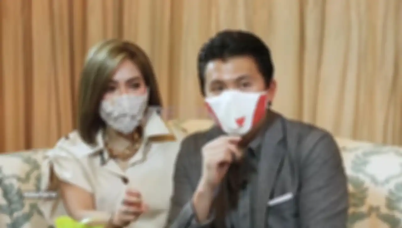 Syahrini dan Reino Barack]