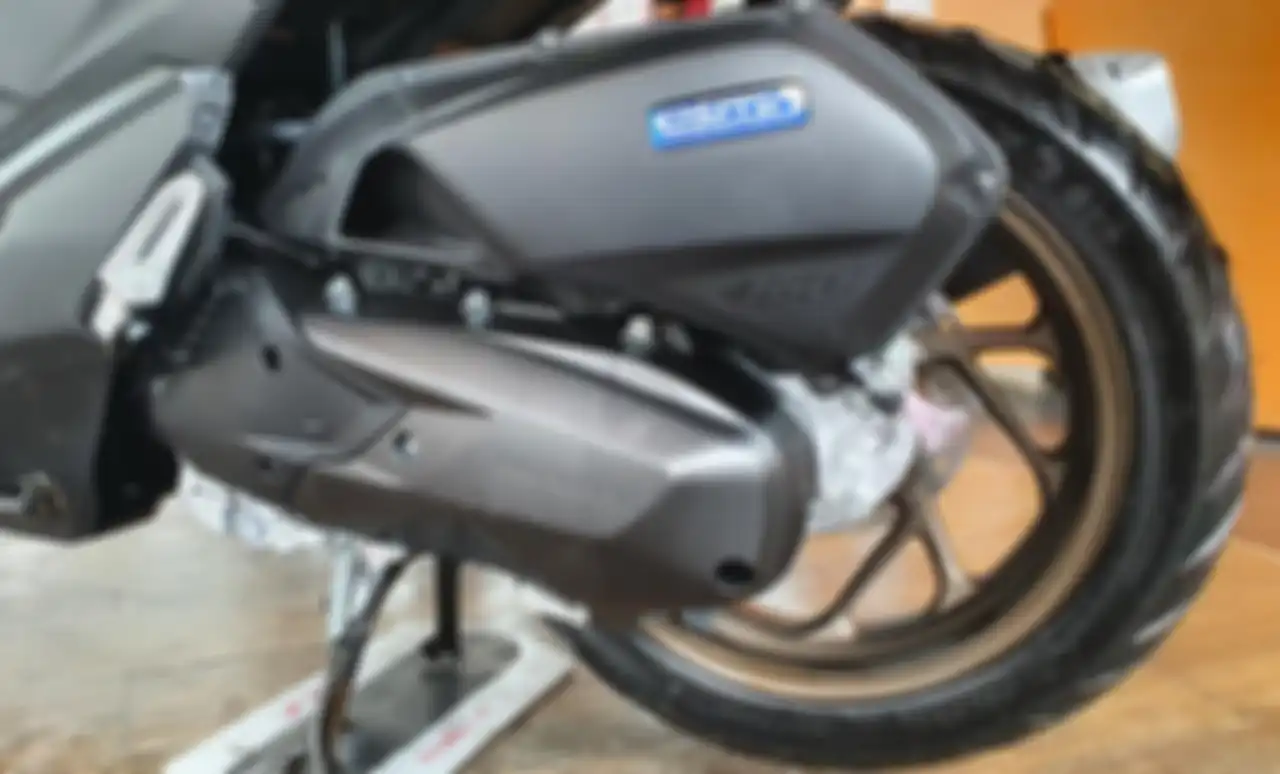 Ilustrasi transmisi CVT dan boks filter udara Honda Vario 160