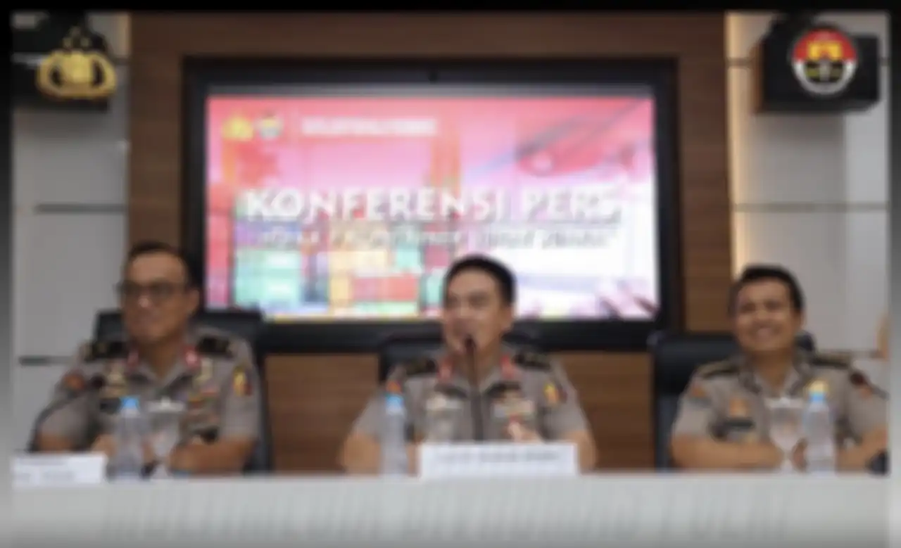 Jenderal teman seangkatan Kapolri ini ikut memeriksa Ferdy Sambo di Bareskrim. Dia dikenal selalu tunaikan salat tepat waktu. 