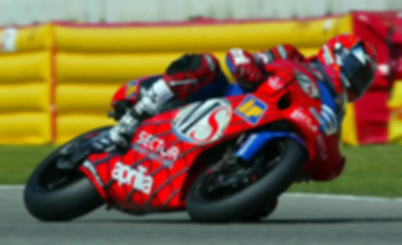 Sejak di GP250 sudah sering gunakan livery spiderman