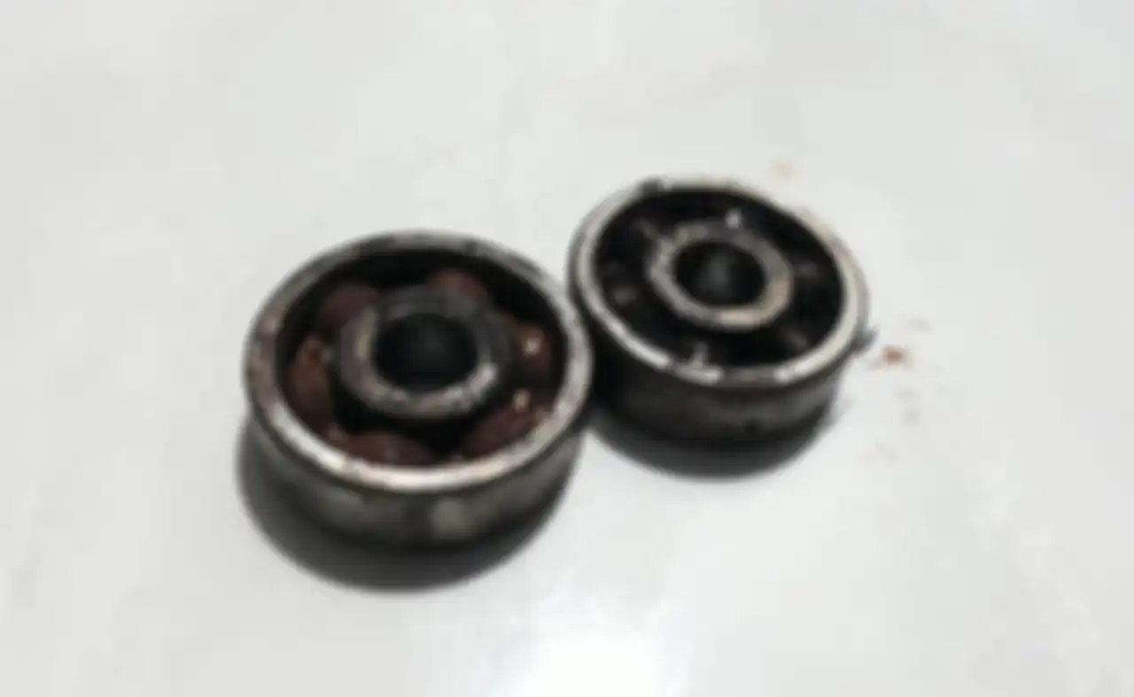 Bearing roda motor yang rusak dan berkarat jangan dibiarkan