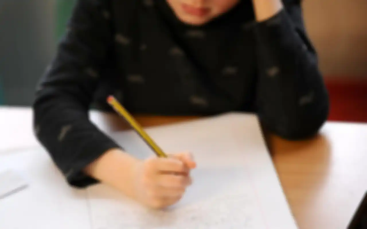 (Ilustrasi) mengerjakan soal gemar matematika di TVRI untuk SD Kelas 4 5 6