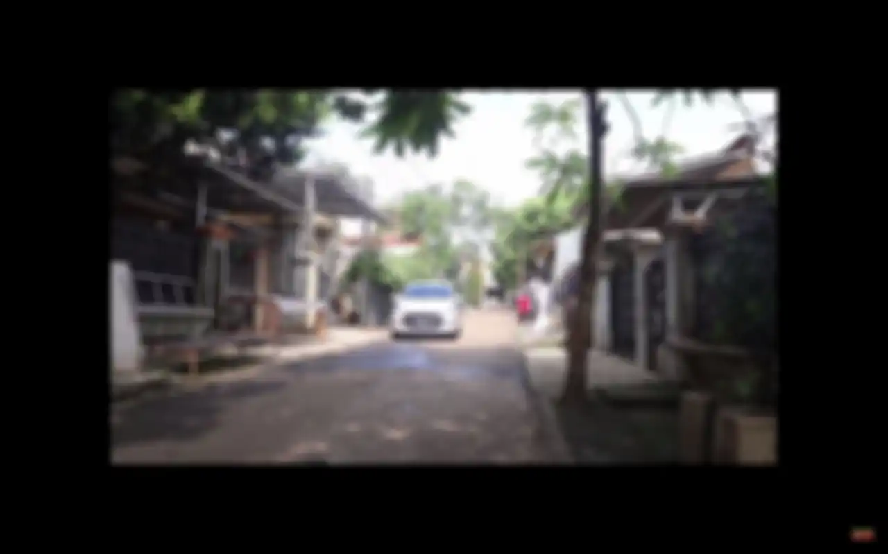 Rumah Ucok terletak di komplek perumahan 