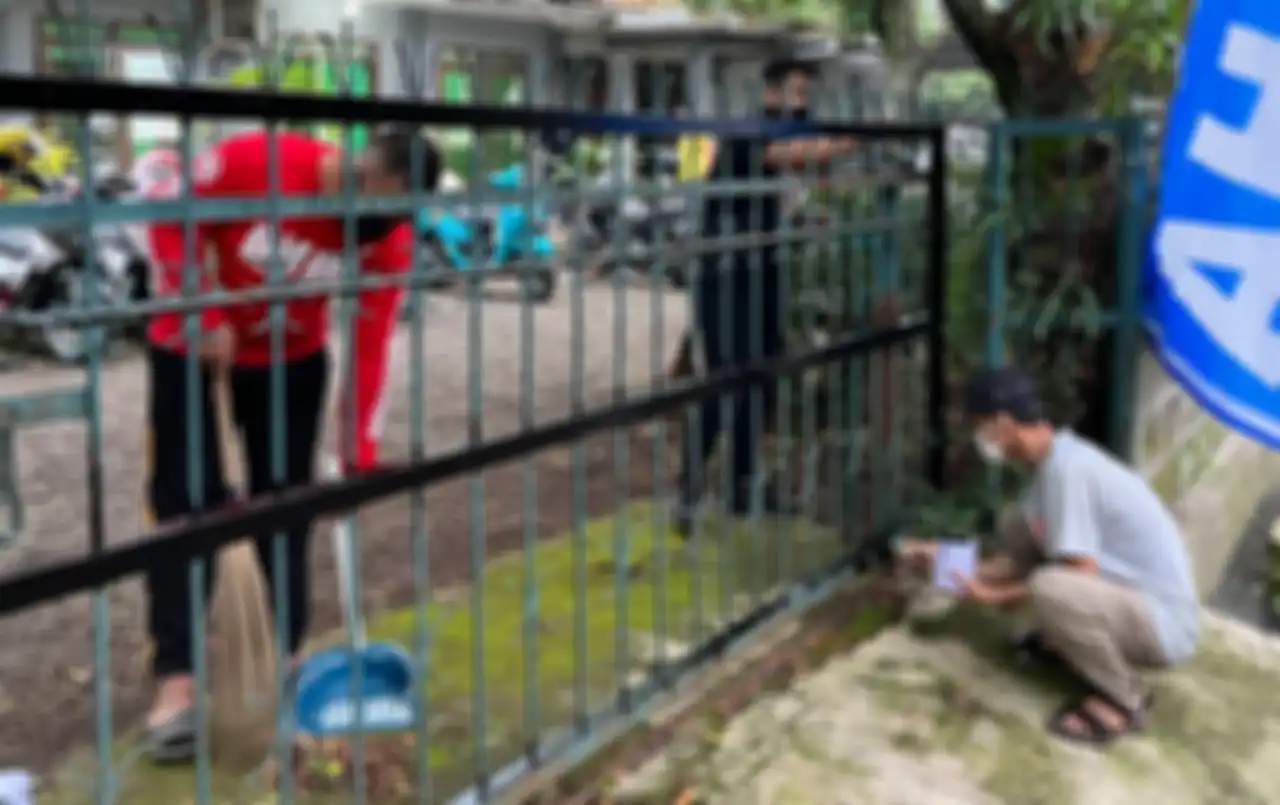 Pengecetan masjid dilakukan YRFI Bandung