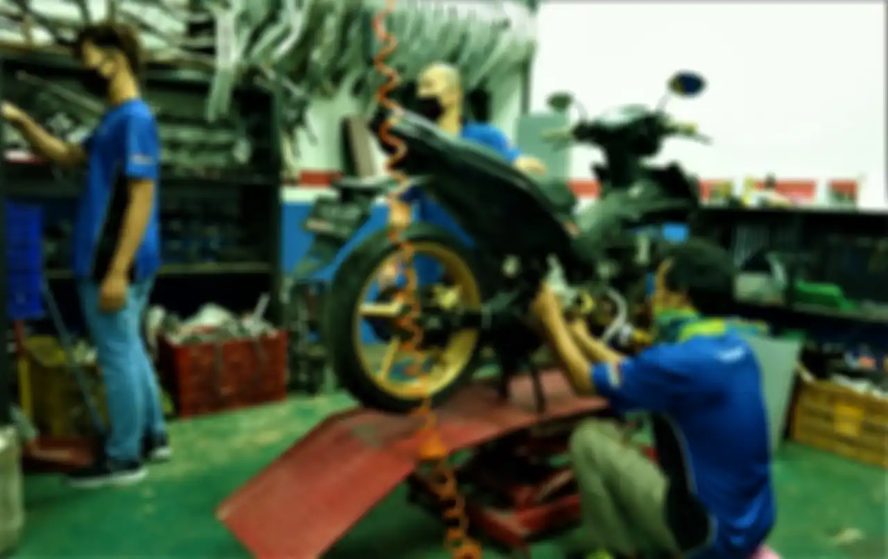Tim riset knalpot Proliner yang kompak 