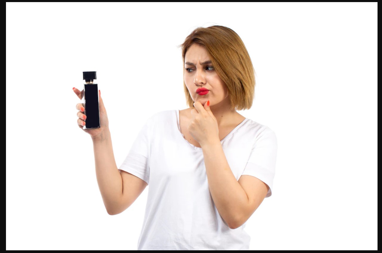 Ilustrasi bingung pakai parfum