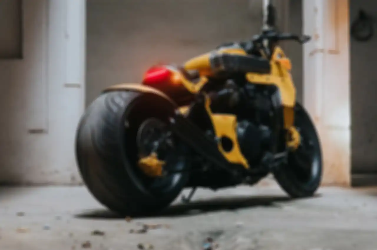 Kesan bobber gambot dimiliki motor custom Bumblebee ini.
