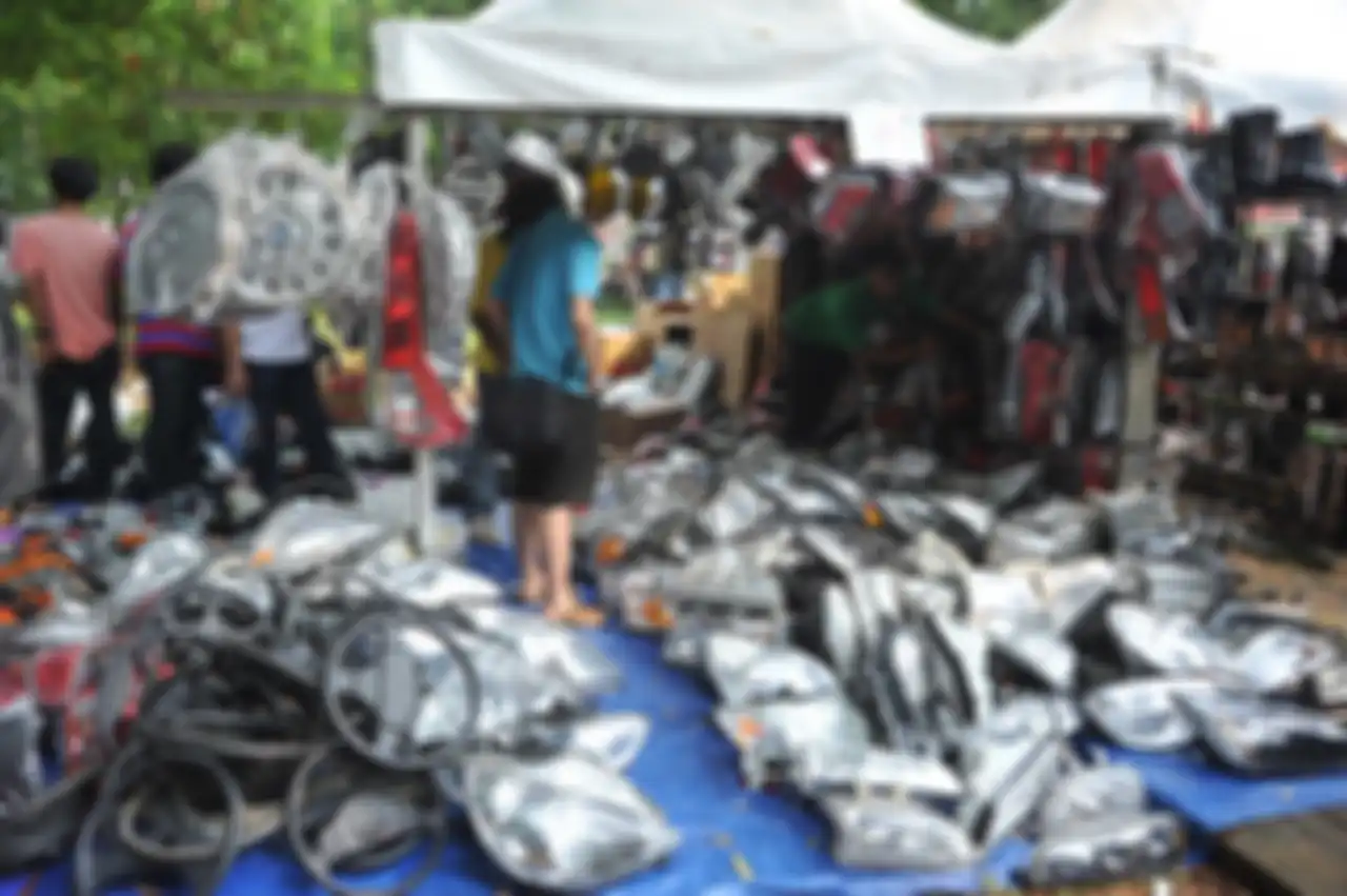 Jualan di otobursa