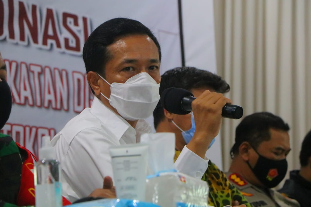 Pj Wali Kota Makassar dalam rapat koordinasi pemilu dan peningkatan disiplin serta penegakan hukum protokol covid-19