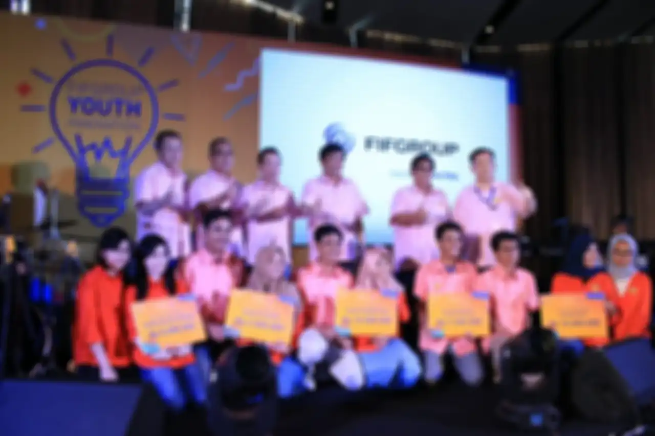 Jajaran Direksi FIFGROUP bersama dengan TOP 5 Pemenang FYI