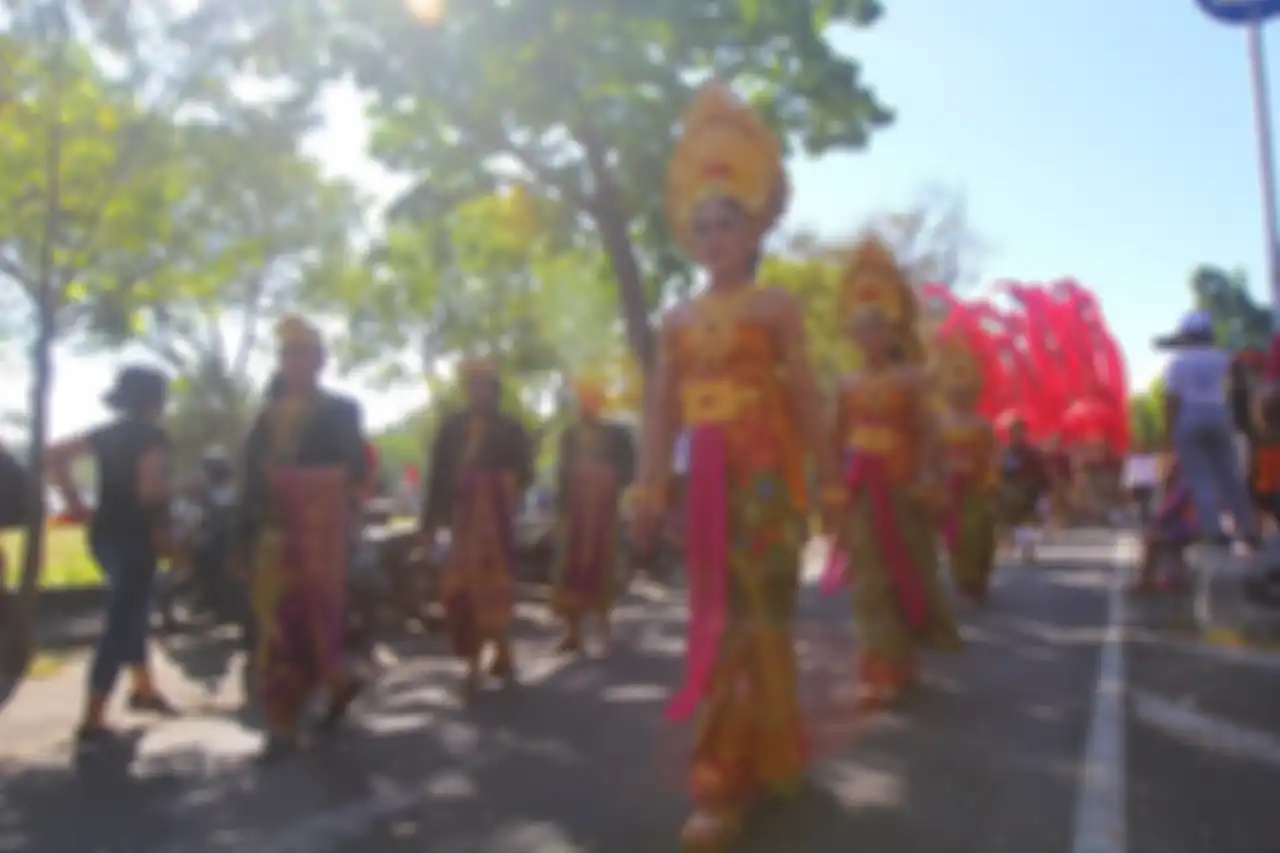Pembukaan Pesta Kesenian Bali 2019, Sabtu (15/6), berlangsung sangat meriah. Apalagi, acara yang disambung dengan pawai budaya itu dihadiri Presiden Joko Widodo. 