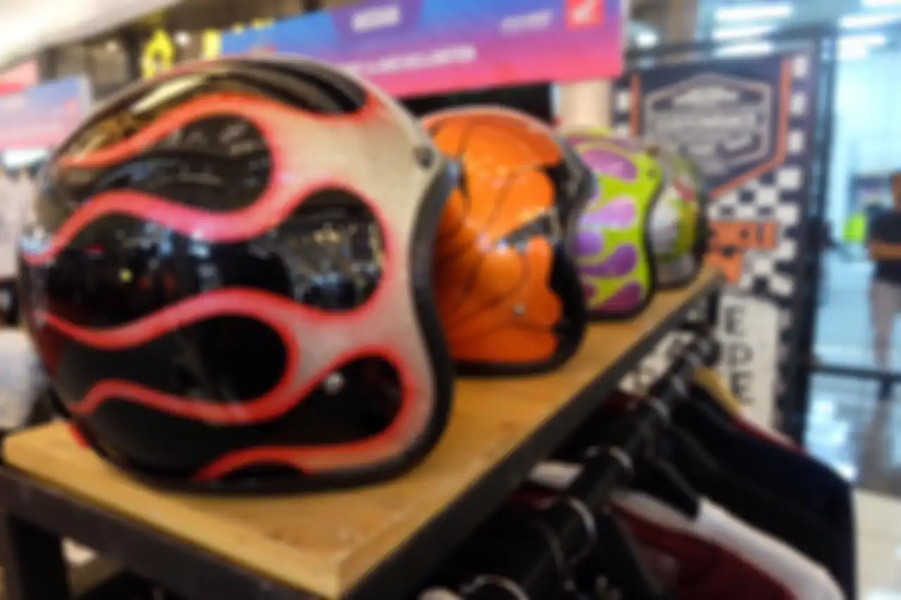 Helm-helm custom painting juga bikin semarak ajang Custom Collaboration 2019 di Lippo Mall Kemang Village