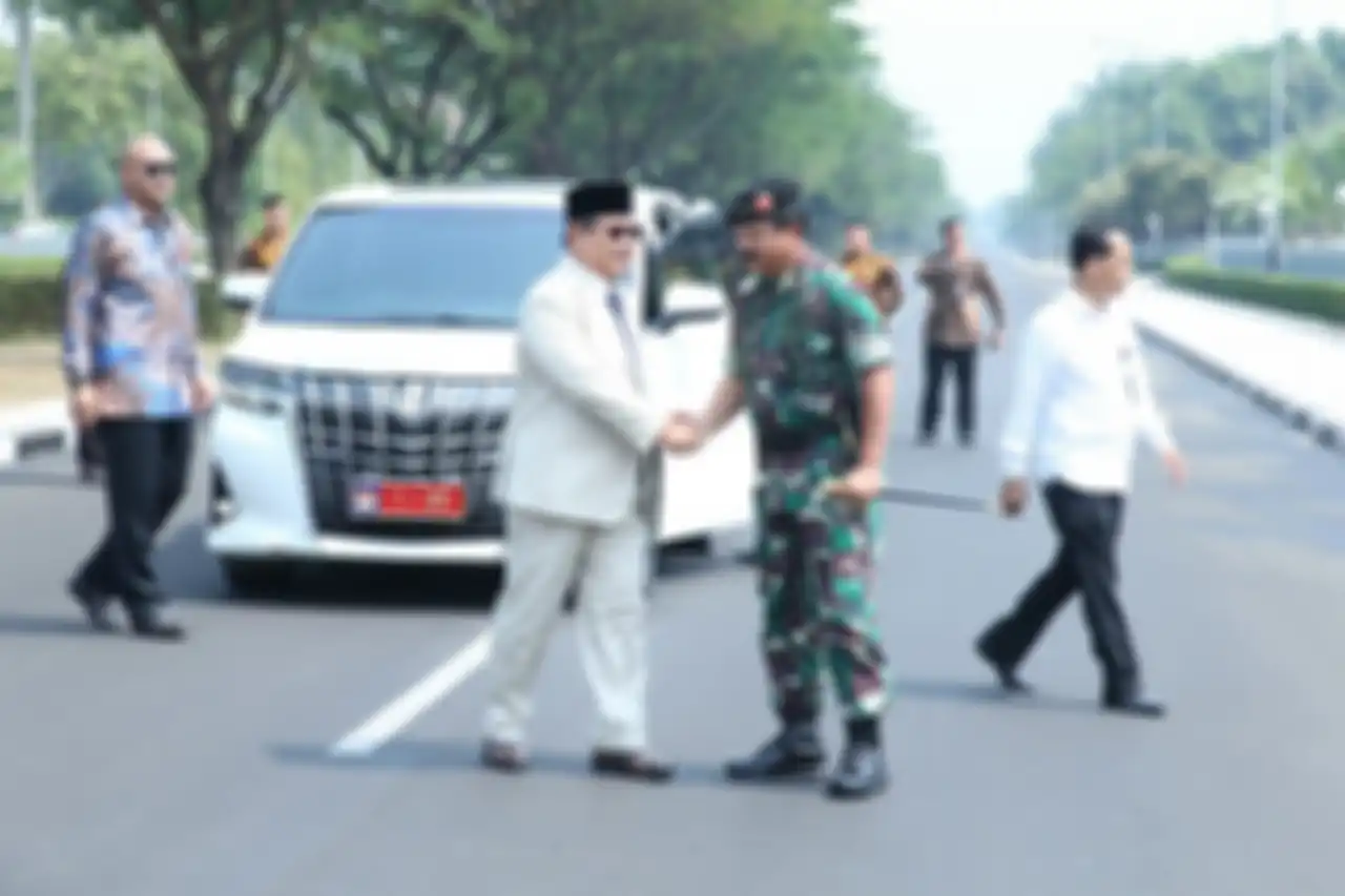 Mobil Toyota Alphard milik Prabowo Subianto digunakan saat Kunjungan Kerja di Mabes TNI