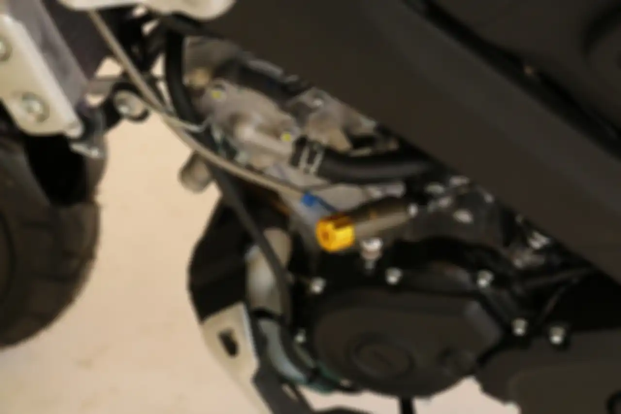 Yamaha XSR 155 pakai kopling hidrolik