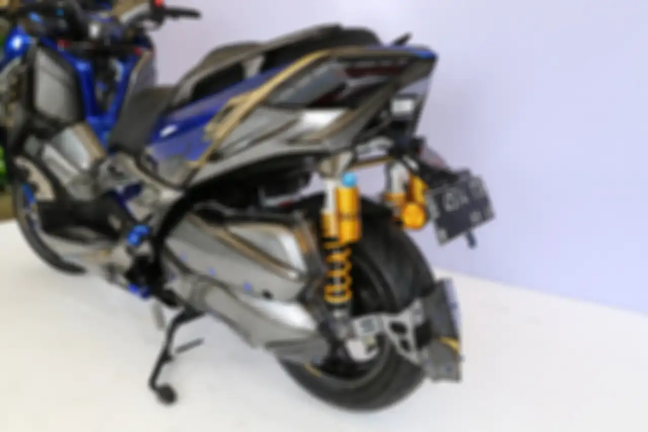 Area belakang Yamaha XMAX Gundam, penuh detail menarik