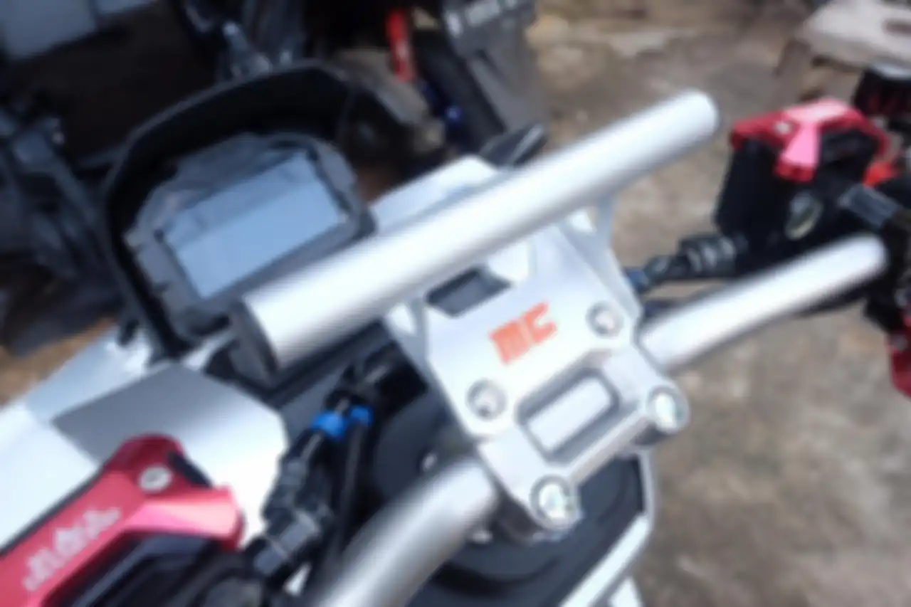 Bracket ponsel/GPS di Honda ADV150