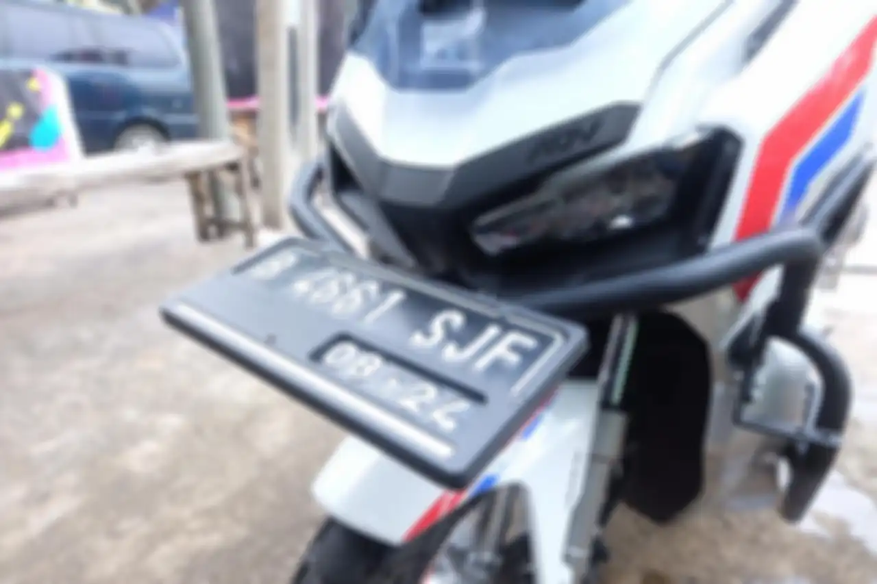 Dudukan pelat nomor kumis Honda ADV150