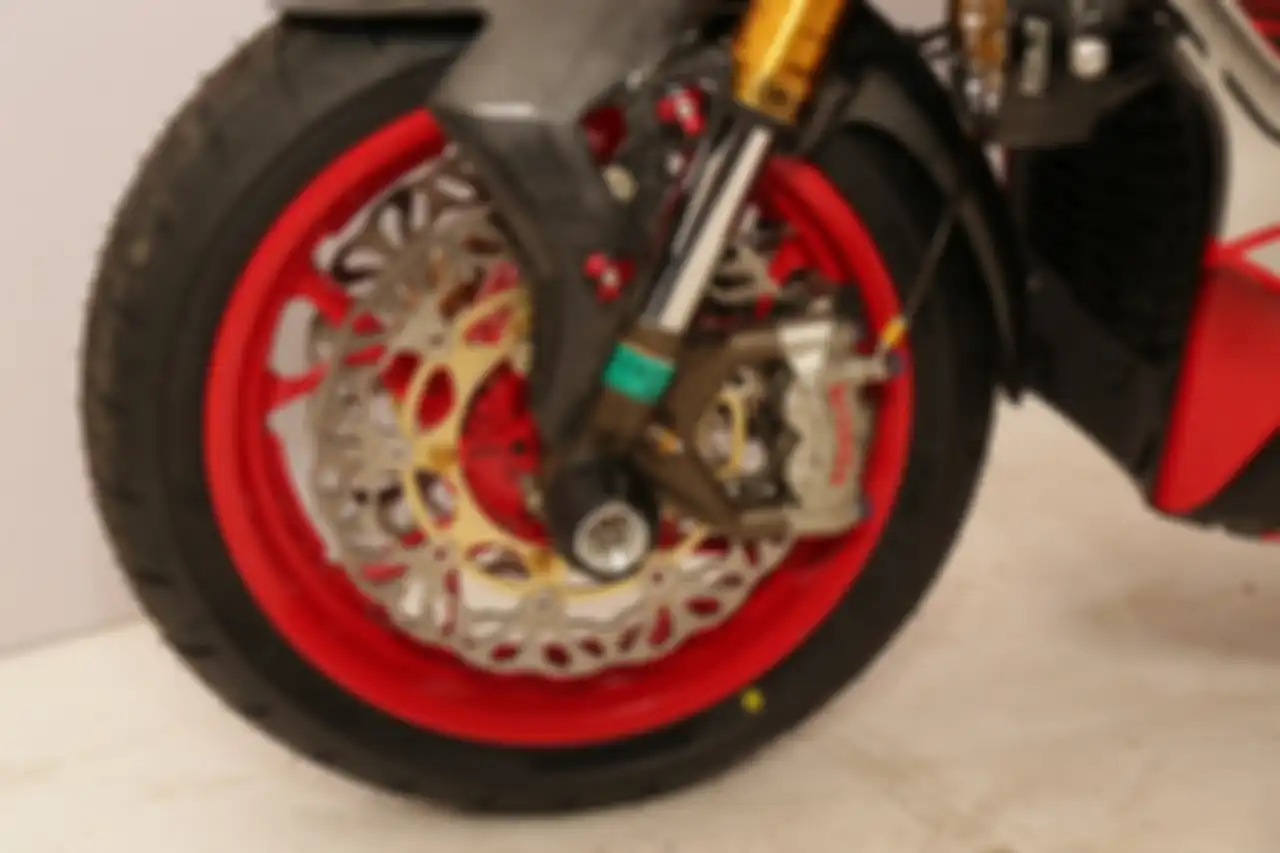 Sokbreker Ohlins dan pengereman sudah pakai merek Brembo