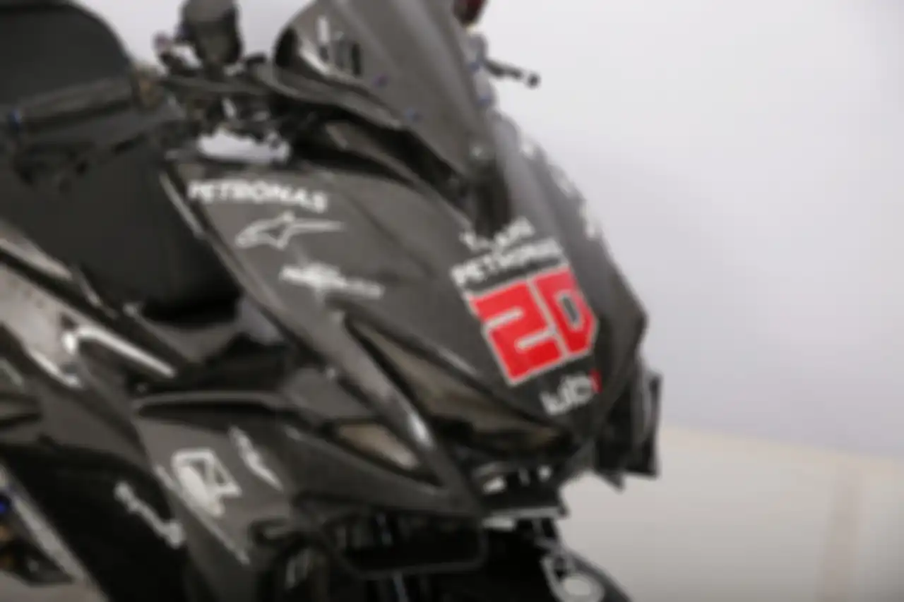 Yamaha Aerox 155 Bodi full carbon kevlar ala winter test motogp pemenang Customaxi Pontianak