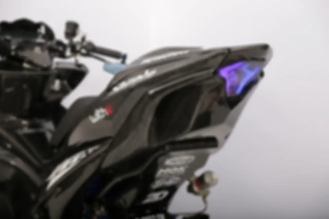 Yamaha Aerox 155 Bodi full carbon kevlar ala winter test motogp pemenang Customaxi Pontianak