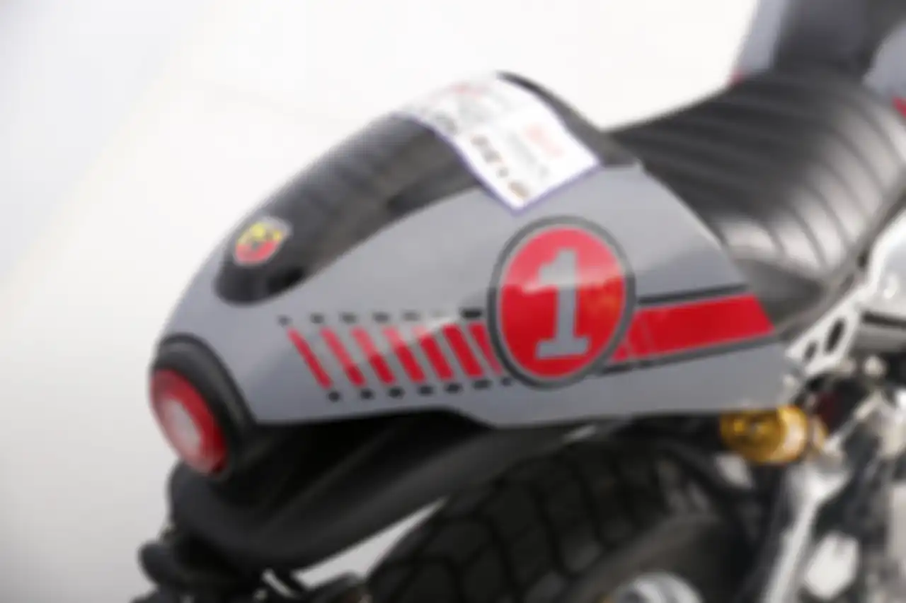 Buntut tawon model single seat di Yamaha XSR 155 Juara Heritage Built Pontianak