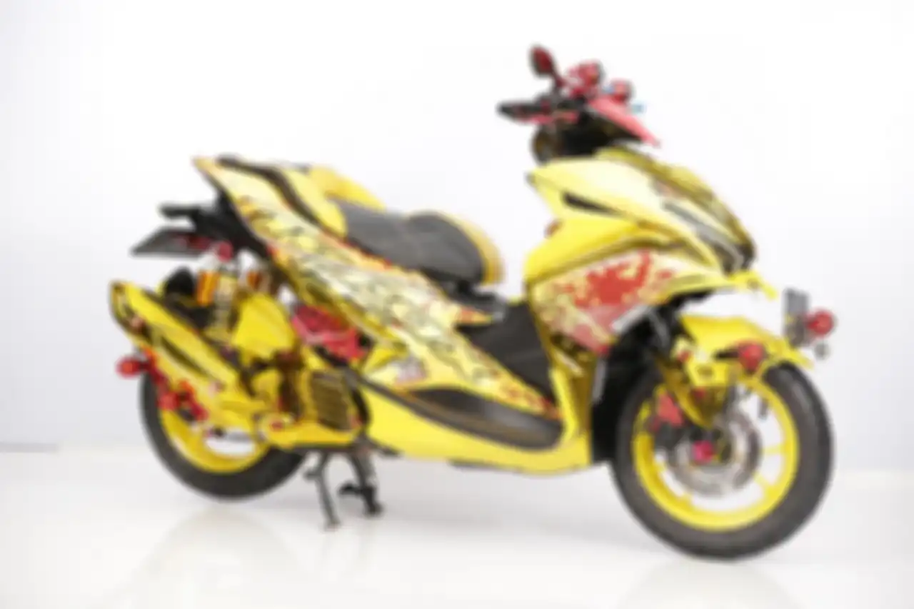 Warna ngejreng banget di Yamaha Aerox 155 ini.