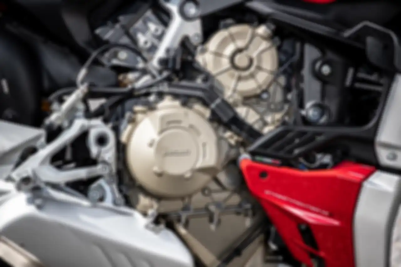 Mesin Desmosedici Stradale berkapasitas 1.103 cc