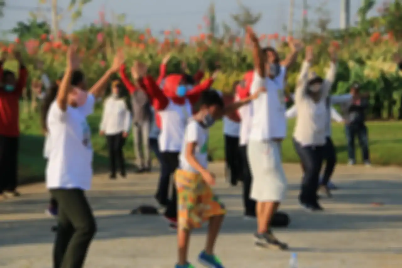 Pemkot) Surabaya bekerjasama dengan Persatuan Dokter Paru Indonesia (PDPI) menggelar senam pernafasan untuk pertama kalinya di Taman Harmoni dan Taman PUPR, Jalan Keputih Kecamatan Sukolilo, Sabtu (25/07/2020).