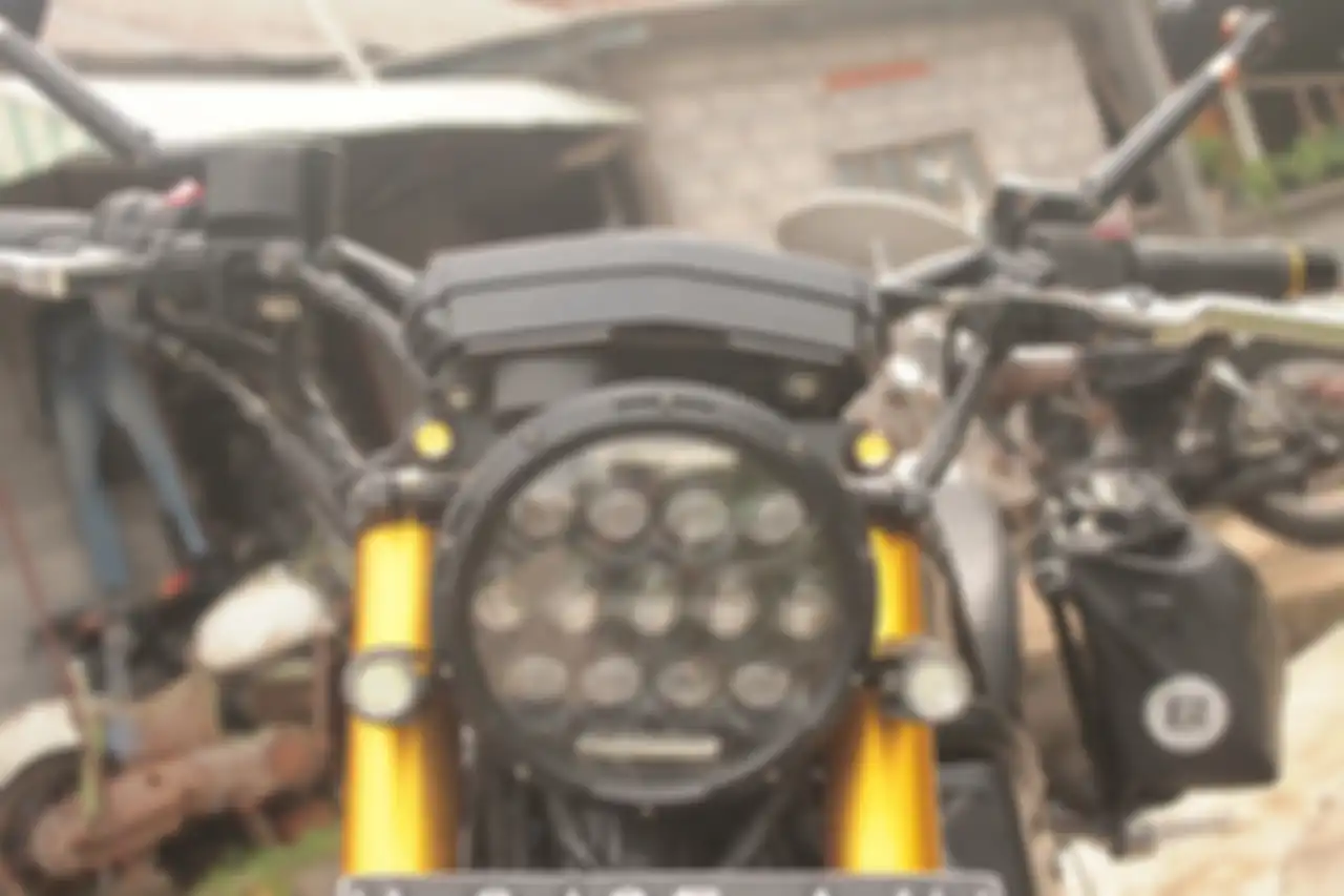 Tampilan depan pakai Daymaker 7 inci
