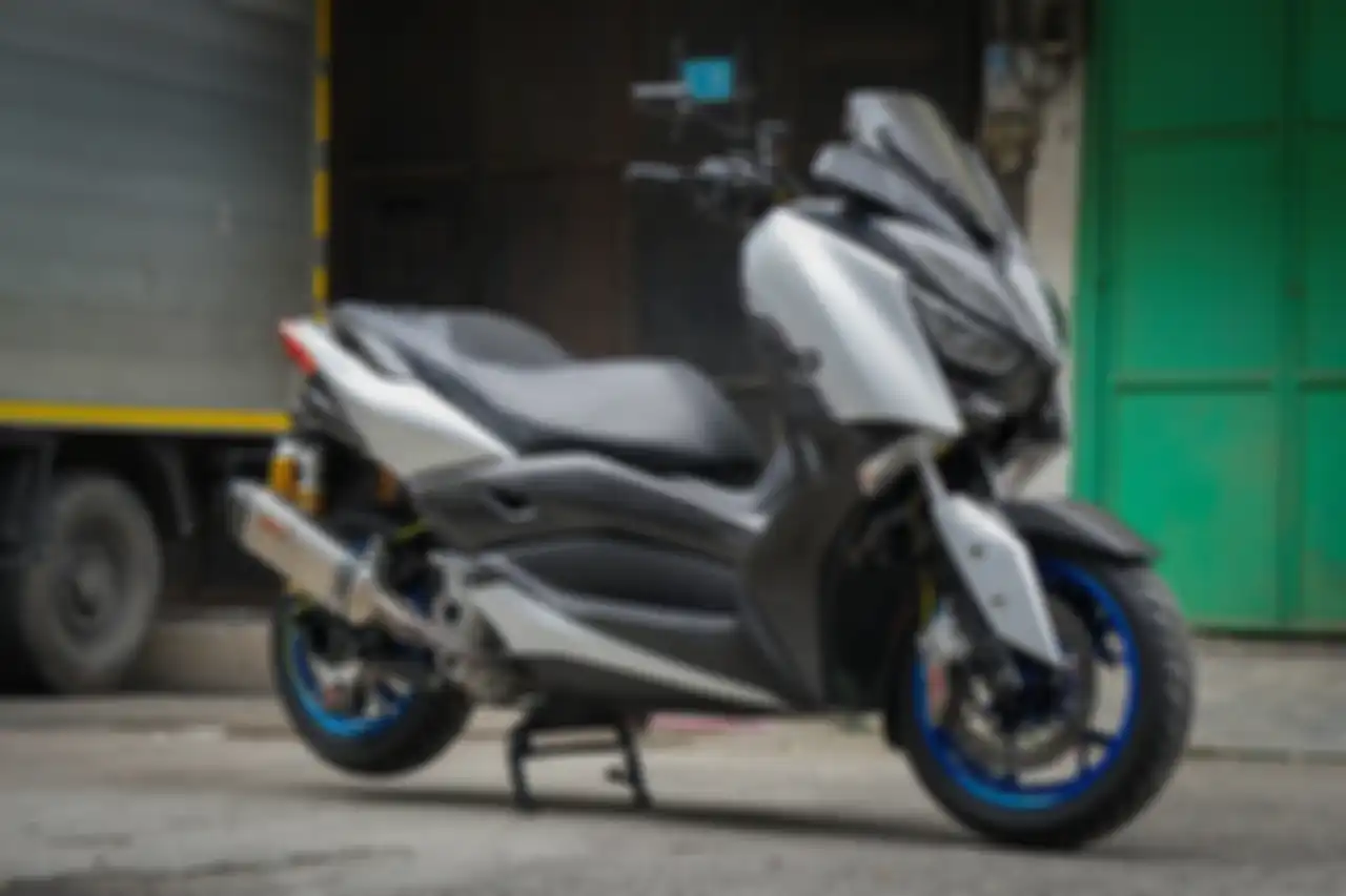 Modal Rp 800 ribuan bisa modifikasi repaint pelek di motor Yamaha XMAX.
