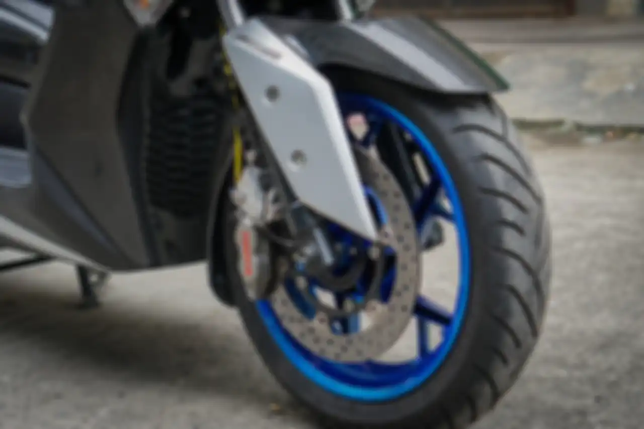 Modifikasi Yamaha XMAX lumayan total di pengereman, sudah full Brembo.