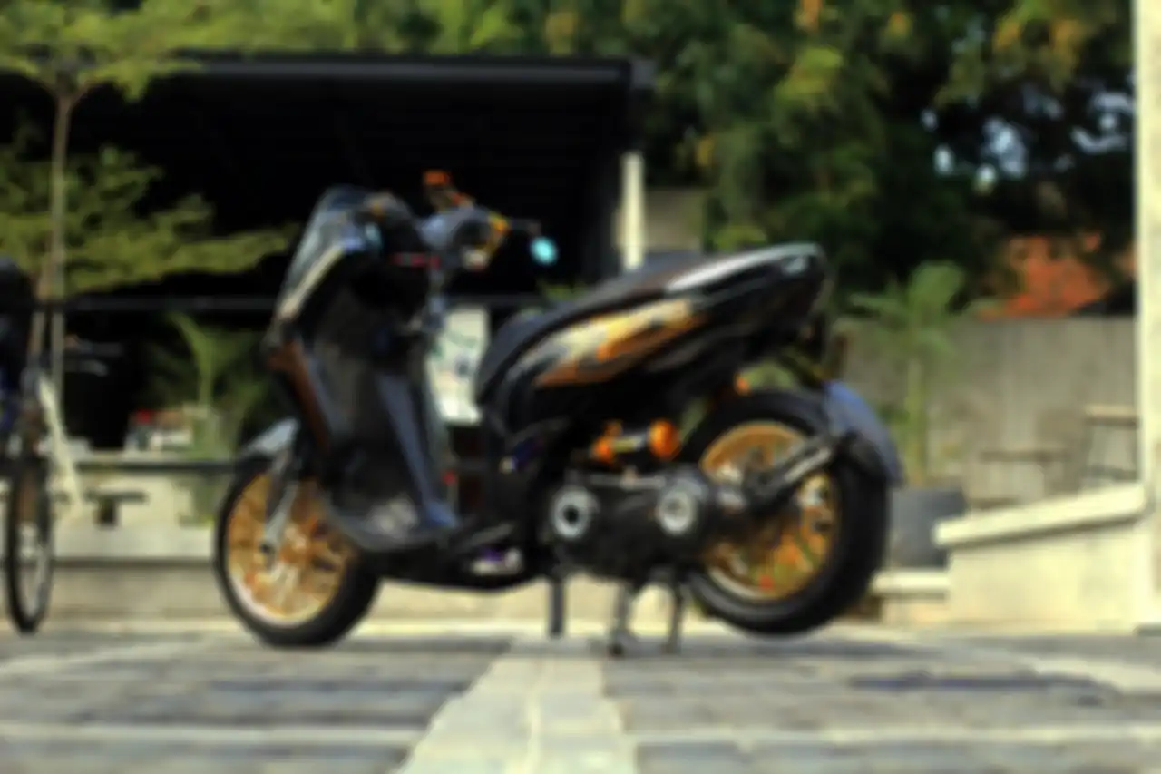 Modifikasi Yamaha Lexi milik Albert dengan konsep RX-King 20th Anniversary