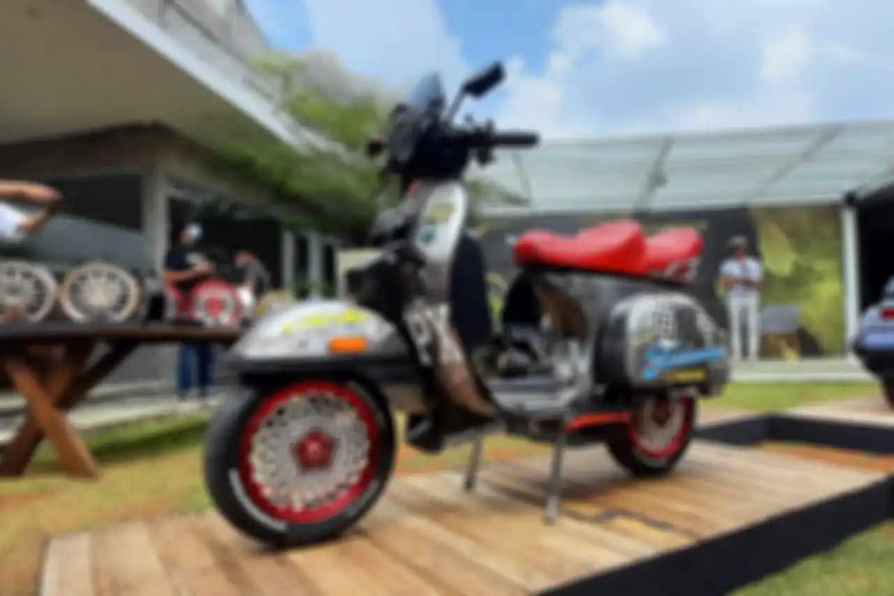 Tampilan Vespa 2-tak dengan Velg Genova Design Turismo.