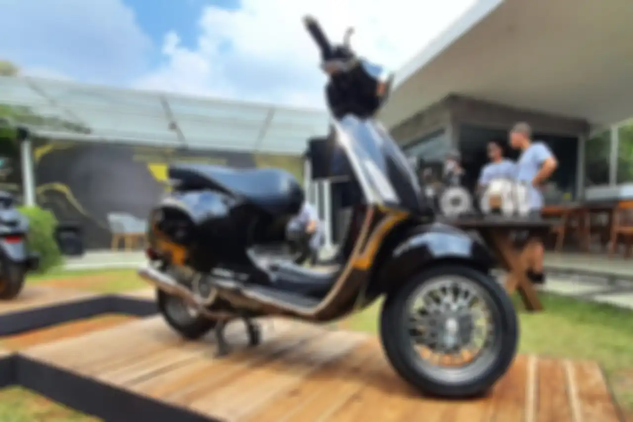 Tampilan Vespa matic dengan Velg Genova Design Turismo.