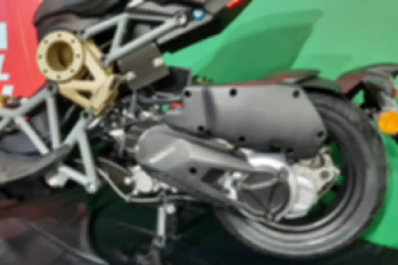 Italjet Dragster Limited Edition dibekali mesin 181 cc DOHC 4-klep berpendingin air injeksi Magneti Marelli.