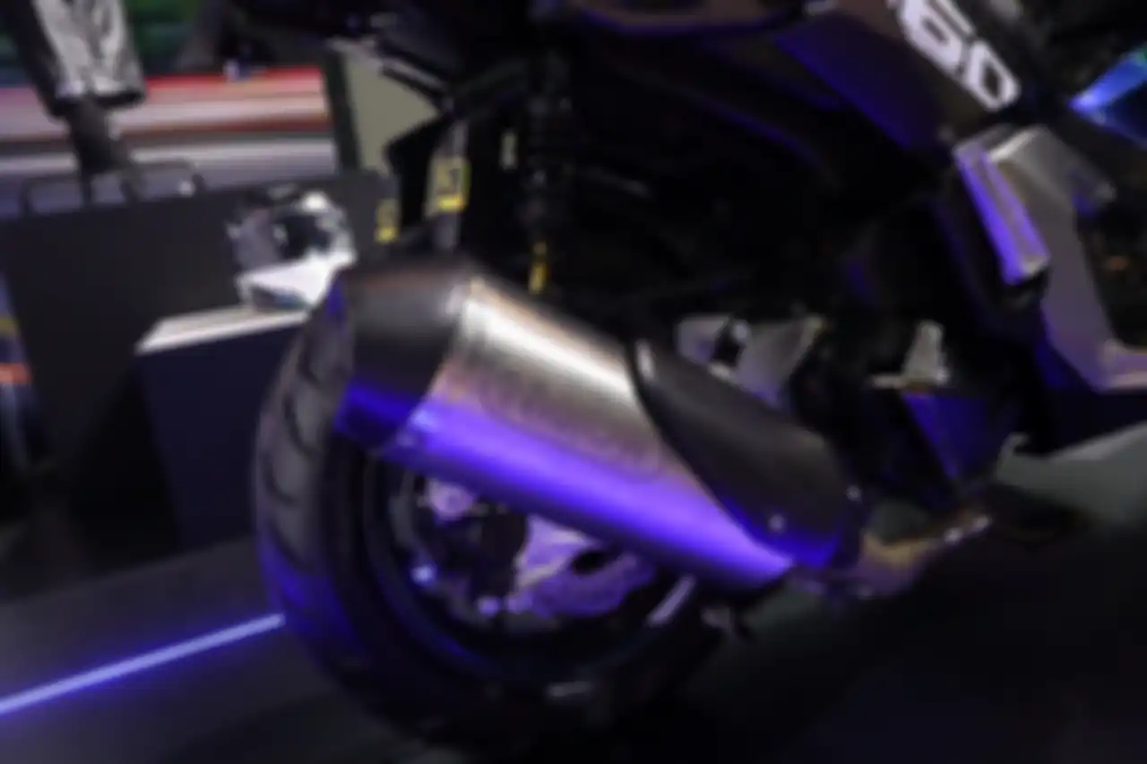 Exhaust system memakai muffler Arrow.