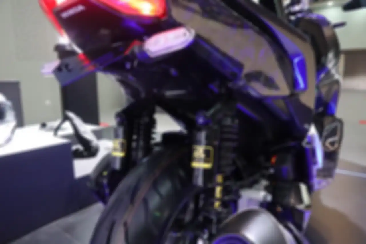 Sokbreker belakang pakai RCB Black Series dan sepatbor diganti tail tidy aftermarket.