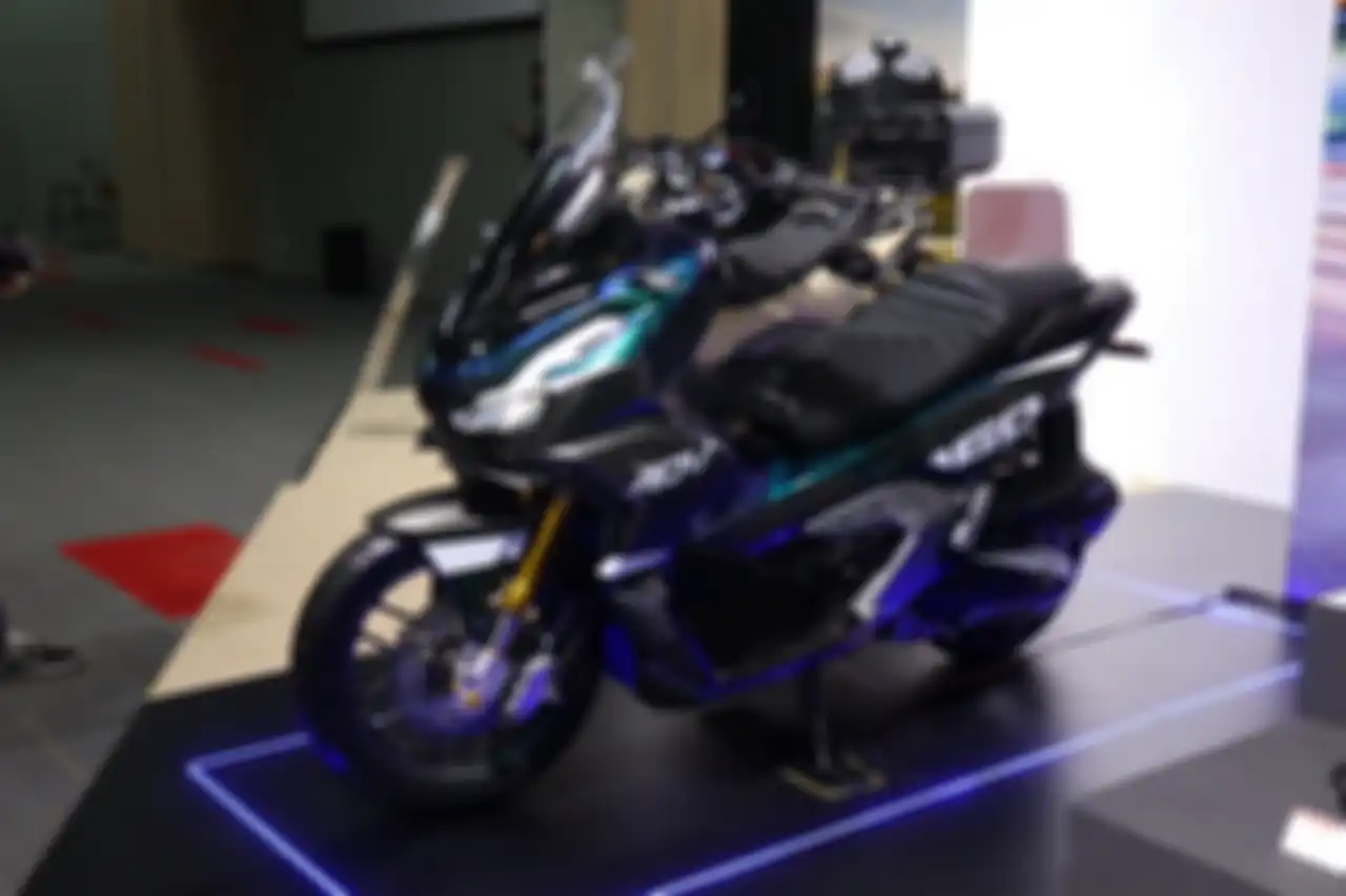 Modifikasi Honda ADV 160 bergaya street sporty.