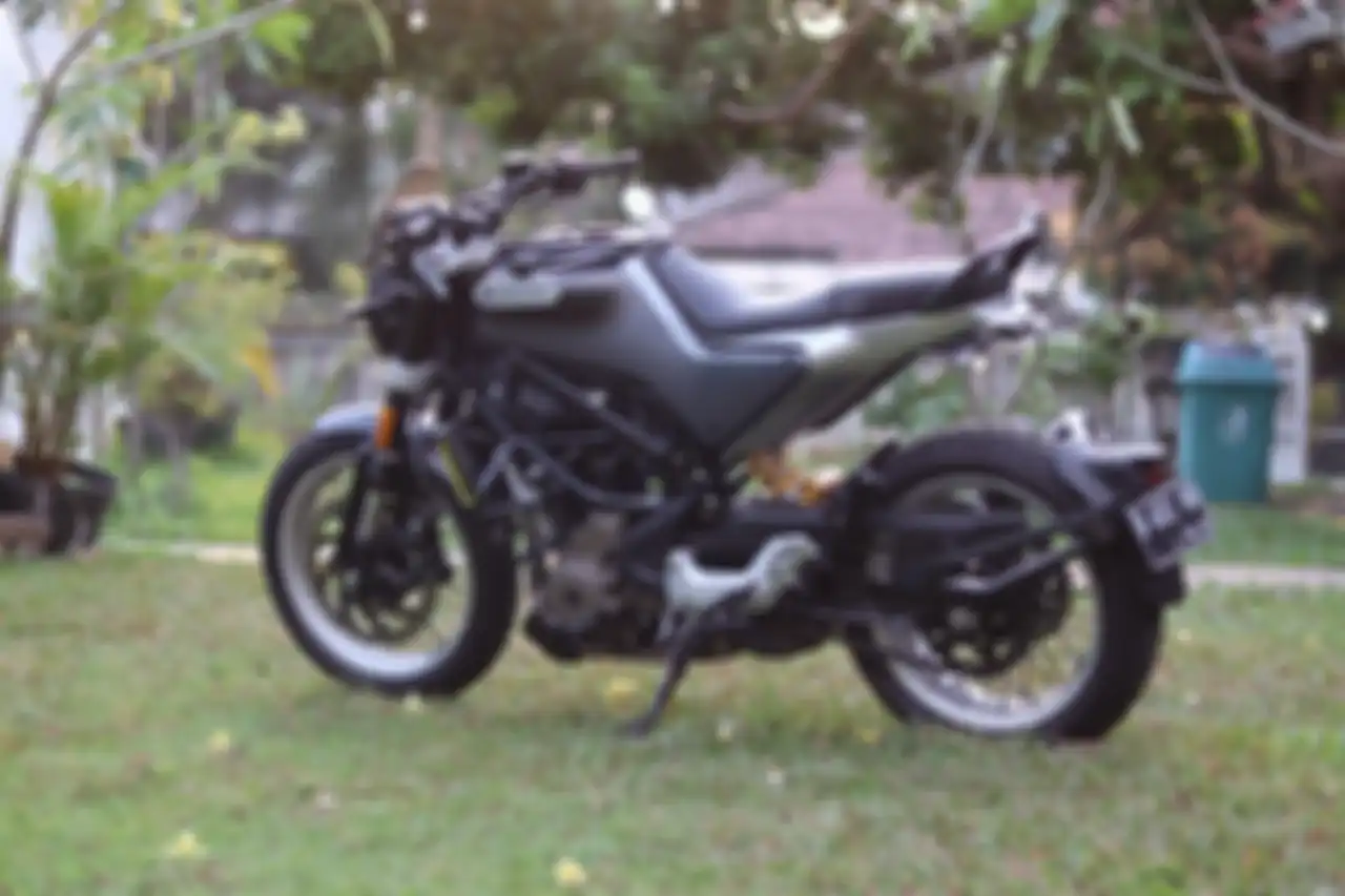 Monkeywork Garage menggarap modifikasi Husqvarna Svartpilen 250.