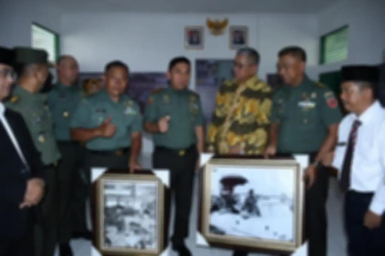 M Jusuf mantan Panglima ABRI era Presiden Soeharto pecat sahabat sendiri gegara candanya dikutip media. Jenderal TNI tak akur sudah biasa.