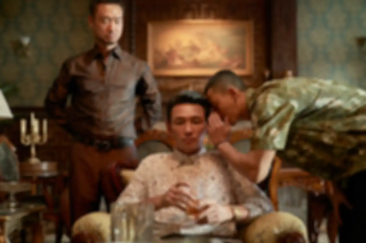 Narco-Saints (L to R) Jo Woo-jin as Byun Kitae, Hwang Jung-min as Jeon Yohan in Narco-Saints Cr. Cho Wonjin/Netflix © 2022