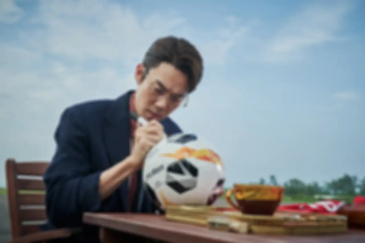 Narco-Saints Yoo Yeon-seok as David Julio Park in Narco-Saints Cr. Cho Wonjin/Netflix © 2022