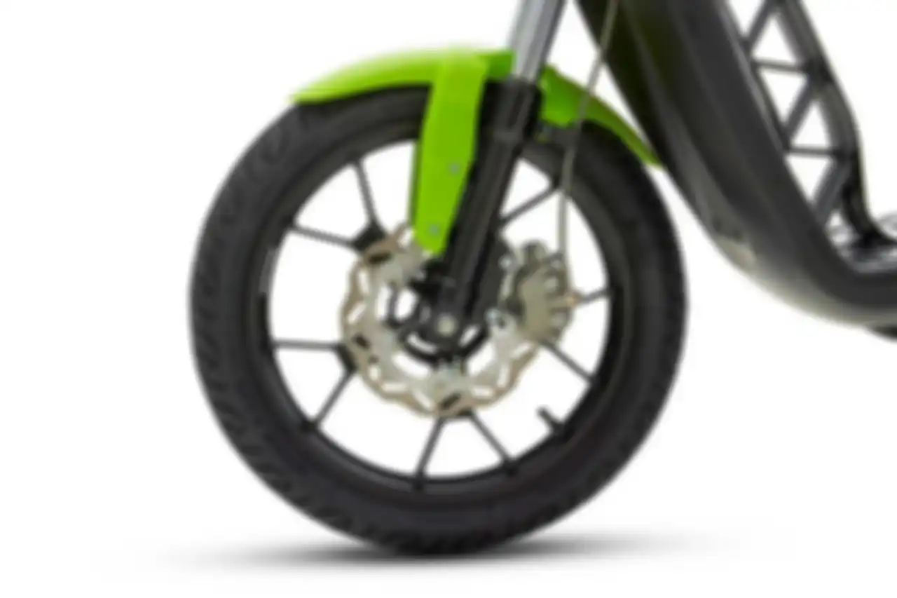 Roda di motor listrik Fantic Electric ini pakai ring 16.