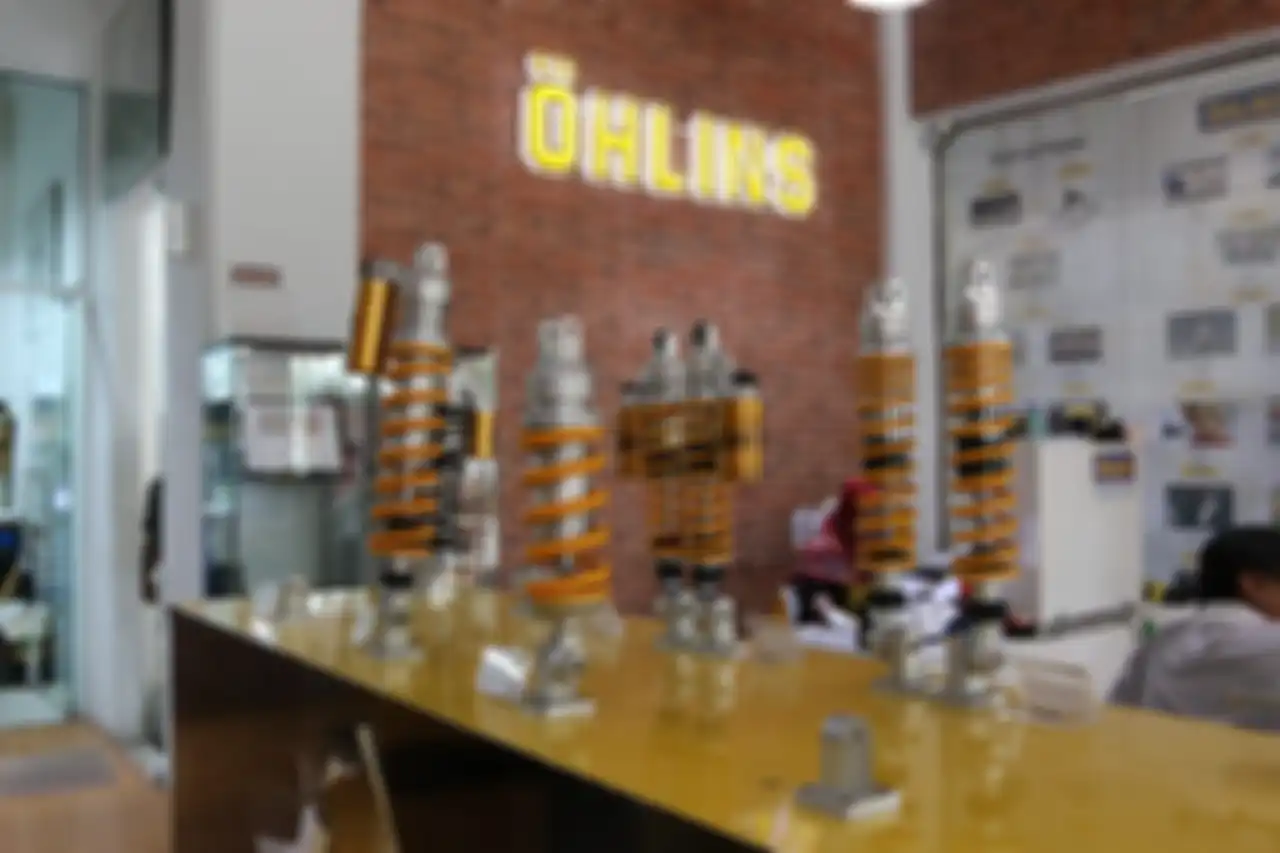 Sokbreker Ohlins yang dijual di showroom sekaligus kantor pusat Ohlins Indonesia di Cikini, Jakarta 