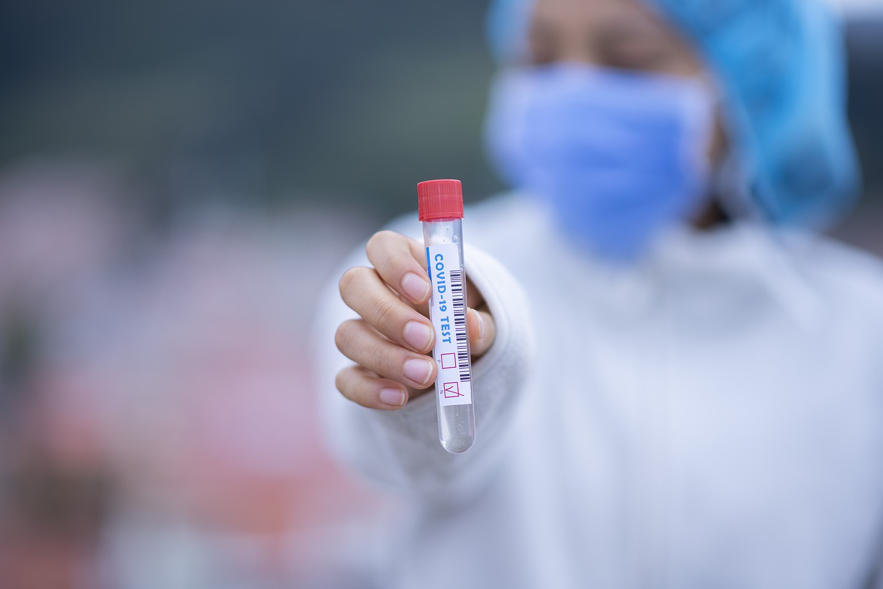 Tes virus corona (ilustrasi)