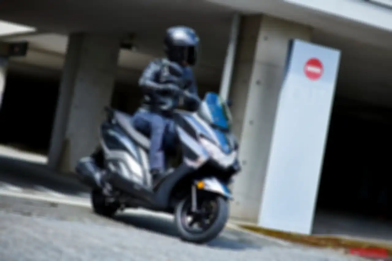 Suzuki Jepang meluncurkan motor baru Suzuki Burgman Street 125EX. Cocok jadi lawan baru Honda Vario 125.
