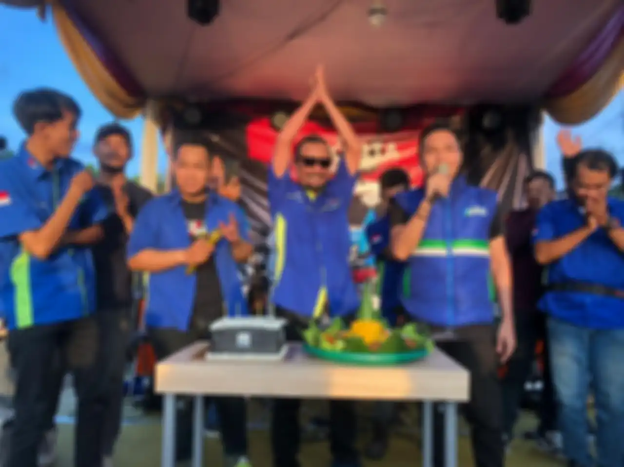 Pemotongan tumpeng di Anniversary ke-5 GCI Regional Jakarta Raya
