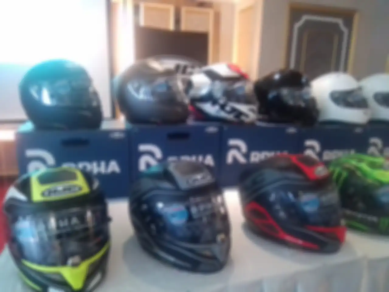 Helm HJC memiliki bermacam-macam varian
