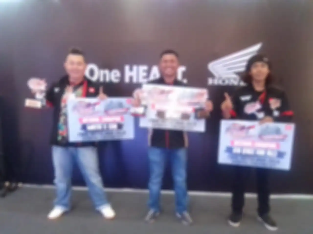 Para pemenang HMC 2019_Alexander Rudy Darmawan (kiri), Lutfi Alman Faluti (tengah) dan Agus Fikdianto/Arif Nurdiansyah (kanan)